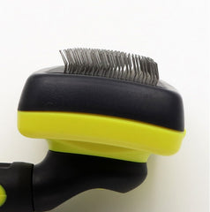 Self-cleaning needle pet comb